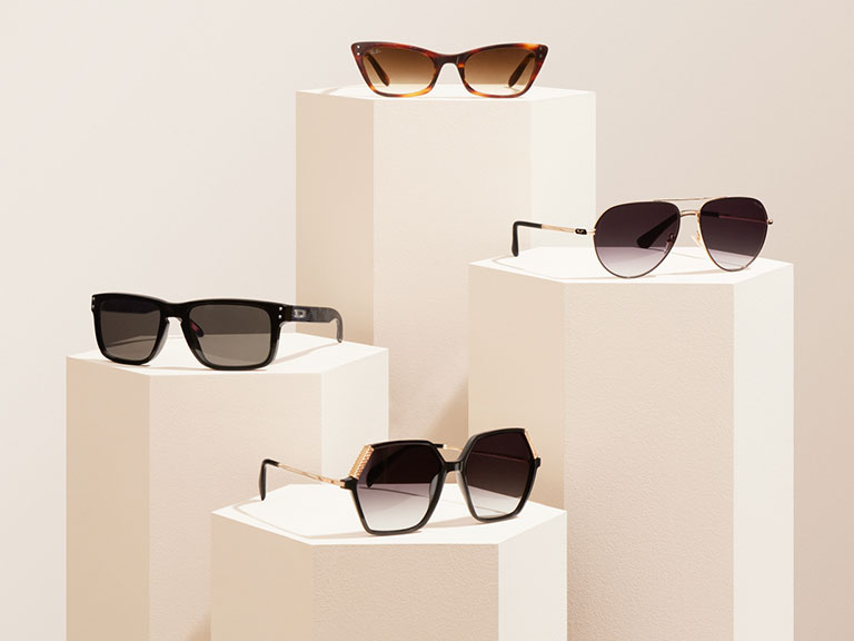 foto de 4 &oacute;culos de sol em pedestais