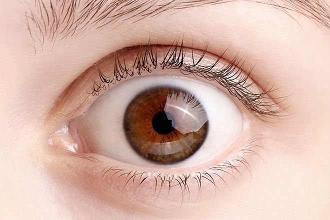 Imagem de um olho humano em primeiro plano