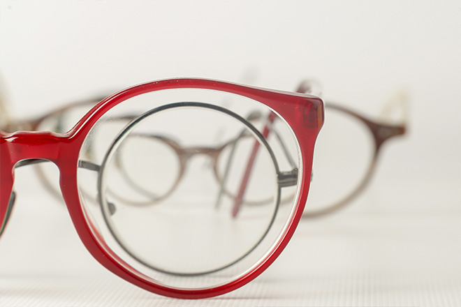 Óculos com lentes diferentes